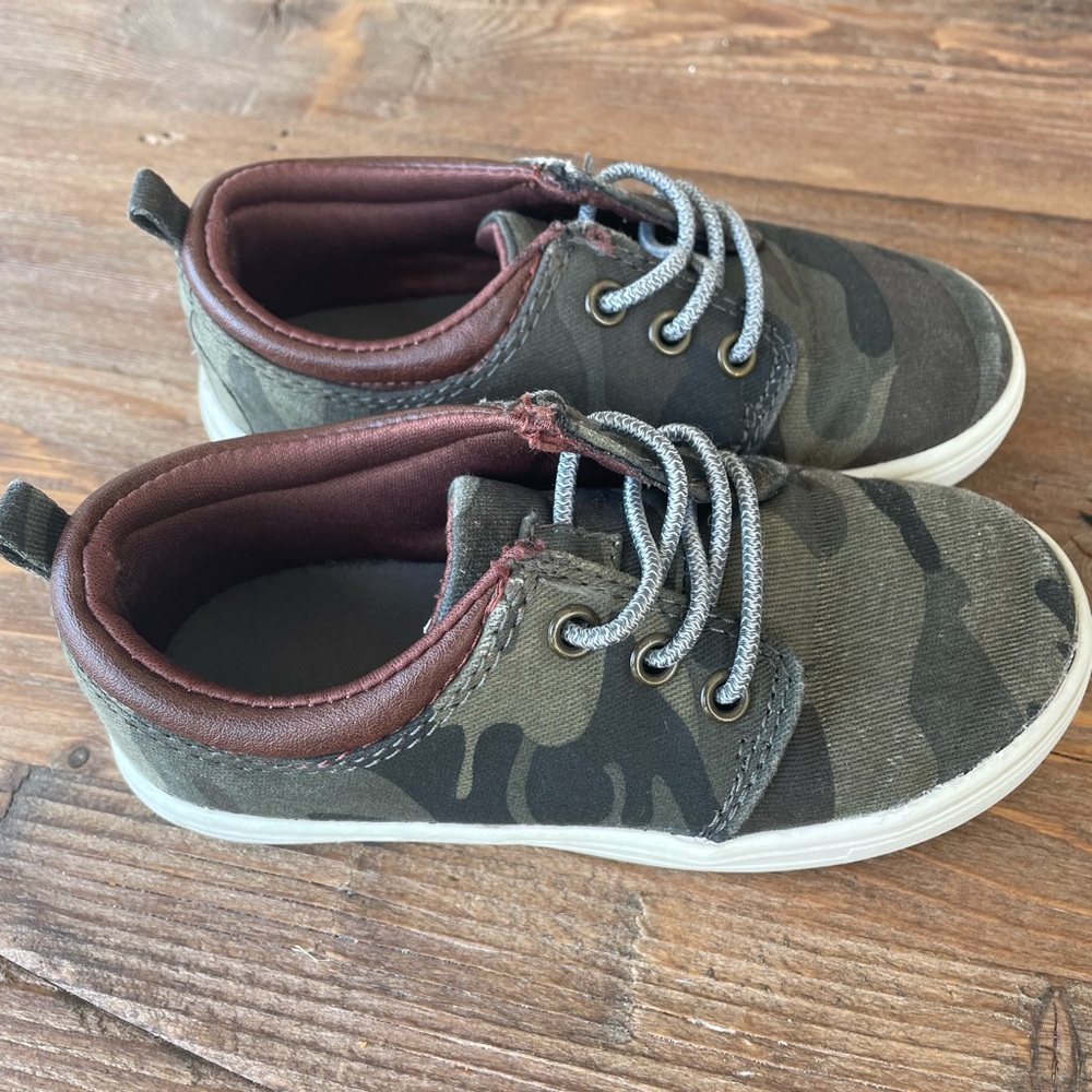 Shoes - Picture 2 of 4